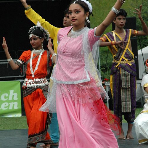 14 students and 3 teachers drawn from YMWS schools represented India at the UNESCO World Youth Festival held at Stuttgart, Germany in July 2006 during the FIFA Football World Cup. The trip was sponsored by UNESCO and the Freunde der Erziehungskunst Rudolf Steiners. A cultural presentation ‘The Wonder that is India’ was staged at several events. Union Minister Shri Pranab Mukherjee and the Lord Mayor of Stuttgart Dr. Wolfgang Schuster witnessed one of the performances.